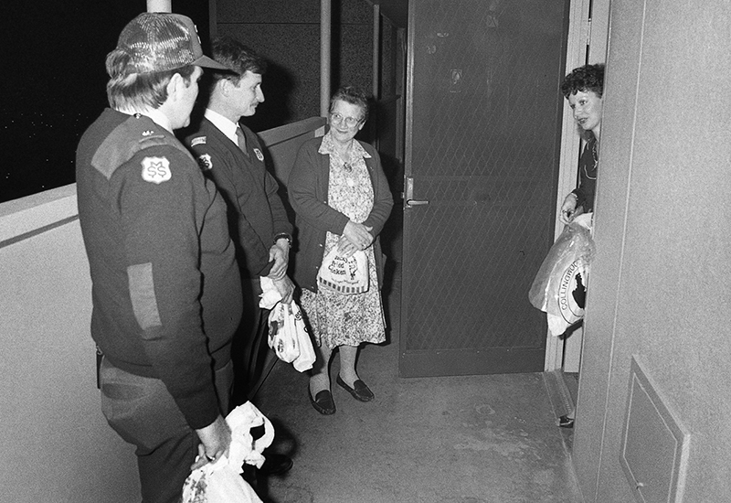 Life in an Inner Melbourne Housing Estate, 1986: Australia : Richard Moore : Journalist : Photographer :